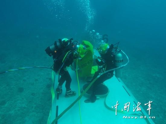 4岁夏洛特公主原来最像威廉啊!眼睛嘴巴小表情简直是爸爸的翻版